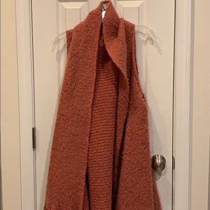 Francesca’s sleeveless poncho Pink